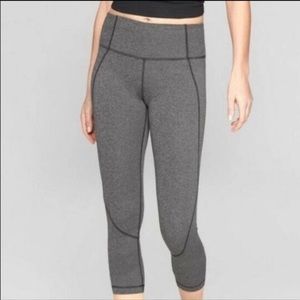 Athleta Salutation Capri Yoga Pants/Leggings, EUC